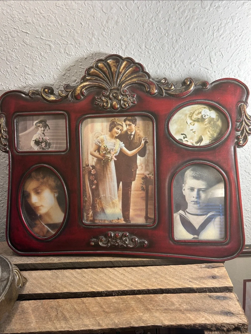 Vintage-Style Red/Brown Multi-Opening Photo Frame Victorian inspired